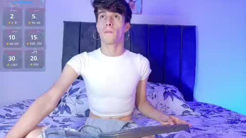 Snapshot of axxxel_twink chatting on June 15, 2026, 2:36 am Axxxel online show from June 15, 2026, 2:36 am