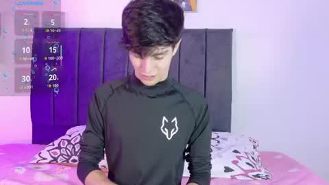 Snapshot of axxxel_twink chatting on June 25, 2026, 2:33 am Axxxel online show from June 25, 2026, 2:33 am