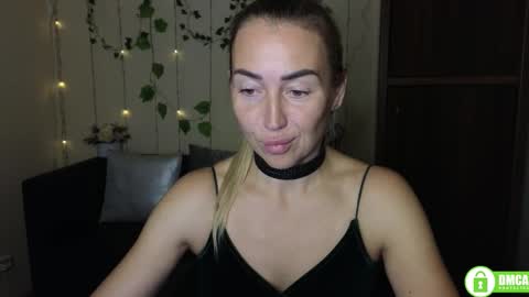 Snapshot of ay_kiss_jully chatting on October 11, 2025, 5:44 pm Jully online show from October 11, 2025, 5:44 pm