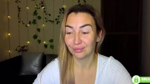 Snapshot of ay_kiss_jully chatting on November 29, 2025, 6:33 pm Jully online show from November 29, 2025, 6:33 pm