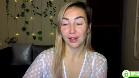 Jully online show from December 4, 2025, 6:49 pm