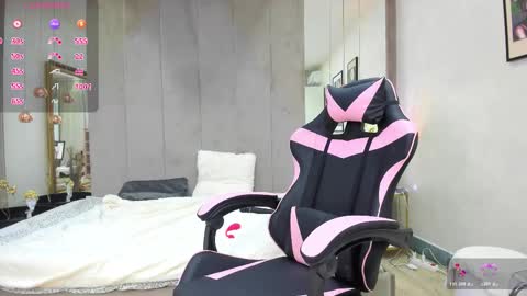 Snapshot of ayaye_ chatting on November 3, 2025, 7:59 pm SundyRose online show from November 3, 2025, 7:59 pm