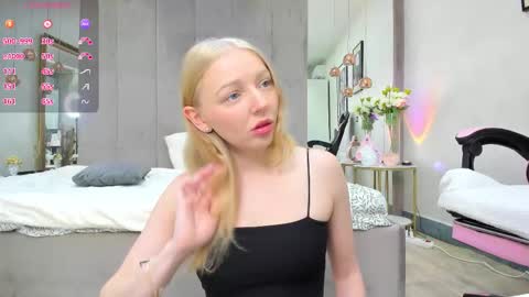 Snapshot of ayaye_ chatting on November 24, 2025, 8:30 pm SundyRose online show from November 24, 2025, 8:30 pm