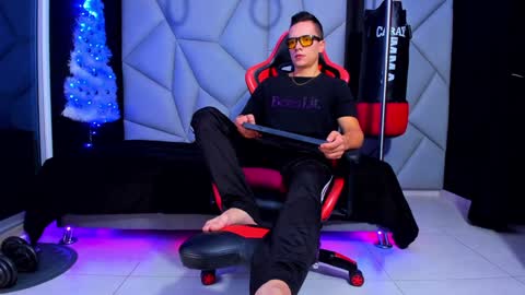 Snapshot of aydenmillerdom chatting on December 10, 2024, 4:27 pm Ayden Miller online show from December 10, 2024, 4:27 pm