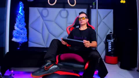 Snapshot of aydenmillerdom chatting on December 10, 2024, 8:05 pm Ayden Miller online show from December 10, 2024, 8:05 pm