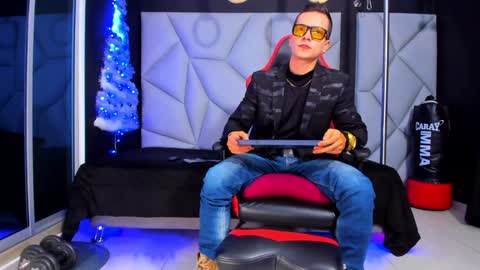 Snapshot of aydenmillerdom chatting on December 13, 2024, 2:43 am Ayden Miller online show from December 13, 2024, 2:43 am