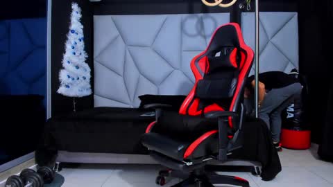 Snapshot of aydenmillerdom chatting on December 16, 2024, 4:45 am Ayden Miller online show from December 16, 2024, 4:45 am