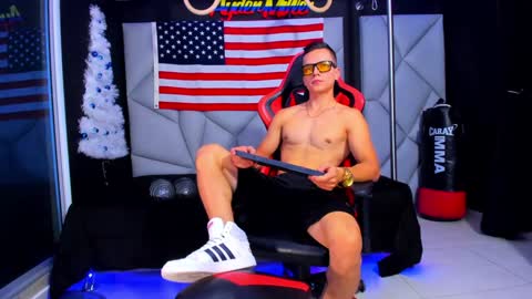 Snapshot of aydenmillerdom chatting on January 2, 2025, 3:08 pm Ayden Miller online show from January 2, 2025, 3:08 pm