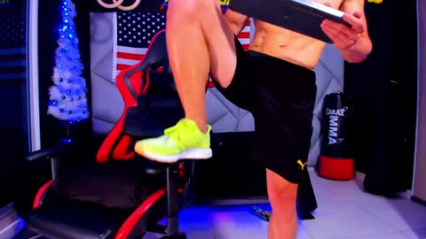 Snapshot of aydenmillerdom chatting on January 5, 2025, 10:08 pm Ayden Miller online show from January 5, 2025, 10:08 pm