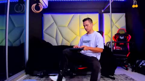 Snapshot of aydenmillerdom chatting on November 26, 2025, 1:45 pm Ayden Miller online show from November 26, 2025, 1:45 pm