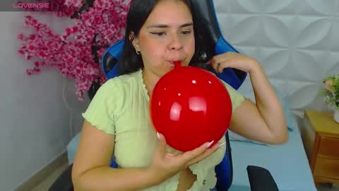 Alyda Jaramillo online show from September 11, 2025, 7:14 pm