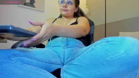 Snapshot of ayla13_ chatting on May 8, 2026, 7:19 pm Alyda Jaramillo online show from May 8, 2026, 7:19 pm