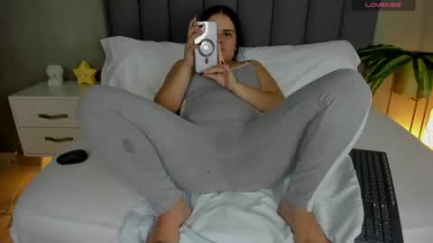 Snapshot of ayla13_ chatting on July 6, 2026, 6:43 pm Alyda Jaramillo online show from July 6, 2026, 6:43 pm