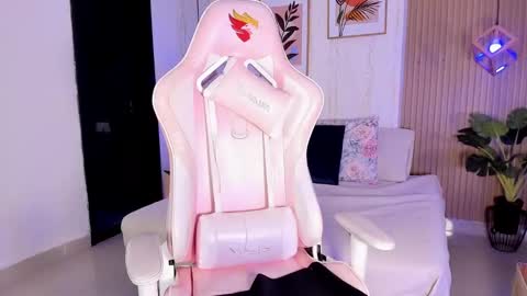 Ayleen online show from November 23, 2025, 2:17 pm