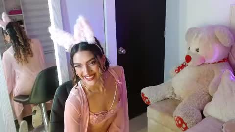 Snapshot of ayleen_m chatting on July 19, 2026, 2:37 am AYLEEN online show from July 19, 2026, 2:37 am