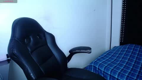 Snapshot of ayliinn_ chatting on March 4, 2025, 3:33 am Ayliinn online show from March 4, 2025, 3:33 am