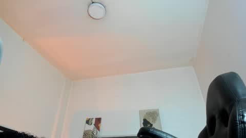 Snapshot of ayliinn_ chatting on November 25, 2025, 2:44 am Ayliinn online show from November 25, 2025, 2:44 am