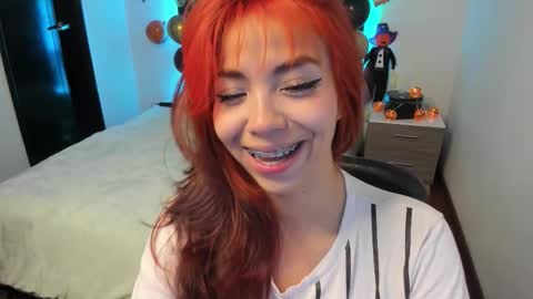 Snapshot of aylin_diazz chatting on October 15, 2025, 1:44 pm Aylin online show from October 15, 2025, 1:44 pm