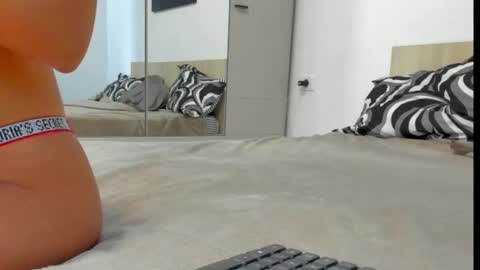 Snapshot of aylinhazell chatting on September 22, 2025, 4:47 am Aylinhazel online show from September 22, 2025, 4:47 am