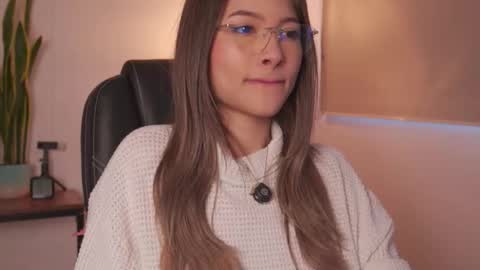 Ayra L online show from March 11, 2026, 1:17 pm