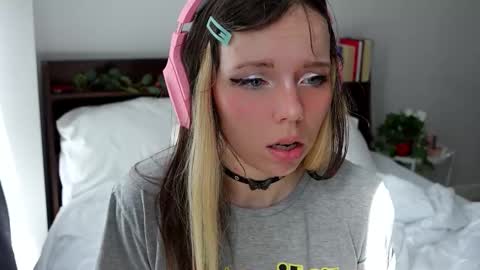 Snapshot of ayralust chatting on March 2, 2025, 6:48 am Ayra Lust online show from March 2, 2025, 6:48 am