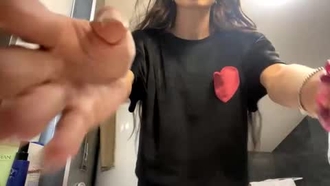 Snapshot of ayshekisskitty chatting on November 30, 2025, 11:47 am ViktoranMary online show from November 30, 2025, 11:47 am