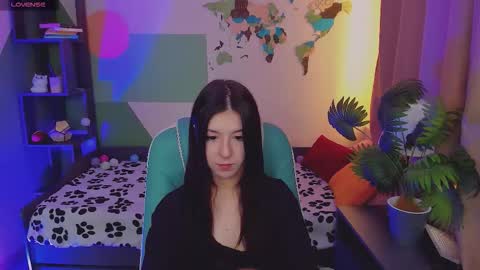 Snapshot of azaliya_haze chatting on October 17, 2025, 5:21 am Azaliya online show from October 17, 2025, 5:21 am