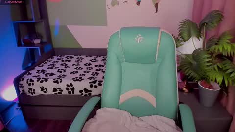 Snapshot of azaliya_haze chatting on November 5, 2025, 6:24 am Azaliya online show from November 5, 2025, 6:24 am