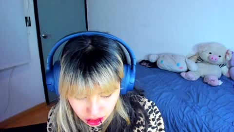 Snapshot of azu_moure chatting on January 4, 2025, 9:43 am Azu Moure online show from January 4, 2025, 9:43 am