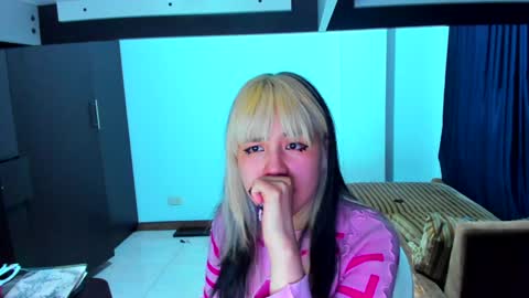 Snapshot of azu_moure chatting on February 1, 2025, 11:16 pm Azu Moure online show from February 1, 2025, 11:16 pm