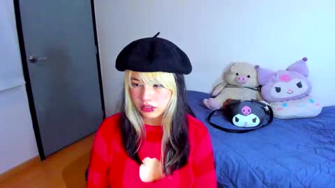 Snapshot of azu_moure chatting on February 19, 2025, 7:06 am Azu Moure online show from February 19, 2025, 7:06 am