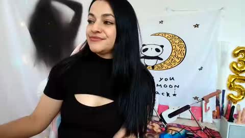 Snapshot of azucenaxxxgp chatting on June 3, 2026, 4:45 pm Azucena R online show from June 3, 2026, 4:45 pm