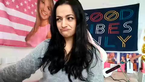 Snapshot of azucenaxxxgp chatting on June 5, 2026, 3:29 pm Azucena R online show from June 5, 2026, 3:29 pm