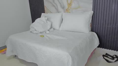  HONEY AZUL   online show from October 8, 2025, 10:35 am