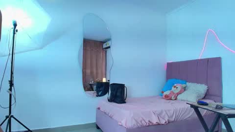 Snapshot of azul_horny chatting on May 27, 2026, 10:29 pm PRINCESS AZUL. online show from May 27, 2026, 10:29 pm