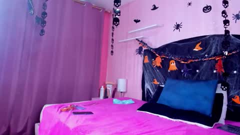 Snapshot of azul_moon chatting on October 31, 2025, 4:02 am azul_moon online show from October 31, 2025, 4:02 am