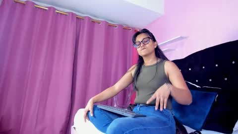 Snapshot of azul_moon chatting on November 11, 2025, 3:50 am azul_moon online show from November 11, 2025, 3:50 am