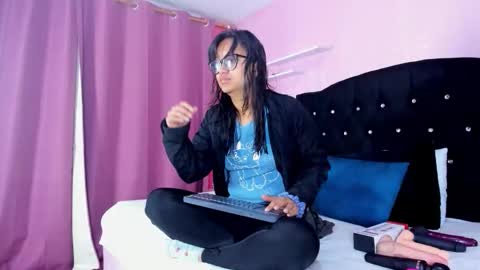 Snapshot of azul_moon chatting on December 2, 2025, 3:56 am azul_moon online show from December 2, 2025, 3:56 am