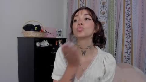 Snapshot of azumi_saan chatting on May 5, 2026, 1:35 am azumi saan online show from May 5, 2026, 1:35 am