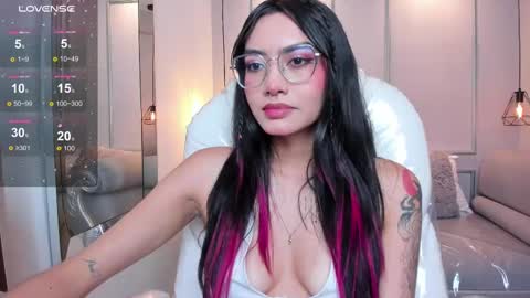 Azura online show from September 25, 2025, 7:50 pm