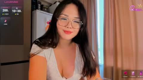 azure_moon online show from June 20, 2026, 5:10 am