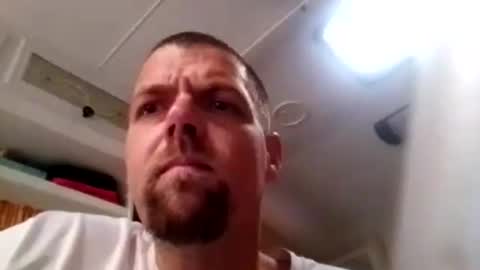 Snapshot of azza42086 chatting on May 8, 2026, 8:52 am azza42086 online show from May 8, 2026, 8:52 am