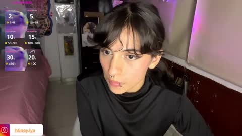 Snapshot of b0nnie_h0ney chatting on February 12, 2025, 12:05 am Lyanna online show from February 12, 2025, 12:05 am