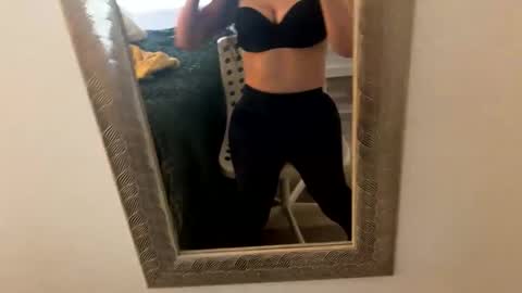 Snapshot of b8rb13 chatting on February 19, 2025, 12:35 am b8rb13 online show from February 19, 2025, 12:35 am