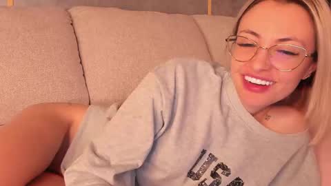 Snapshot of baaaybeee chatting on February 27, 2025, 3:36 am Alessia online show from February 27, 2025, 3:36 am