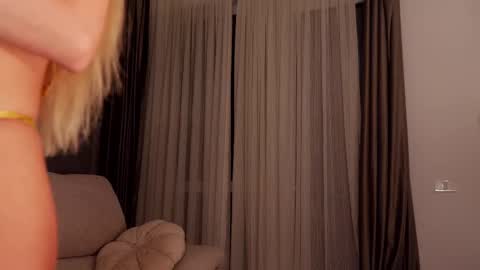 Snapshot of baaaybeee chatting on October 6, 2025, 8:06 pm Alessia online show from October 6, 2025, 8:06 pm