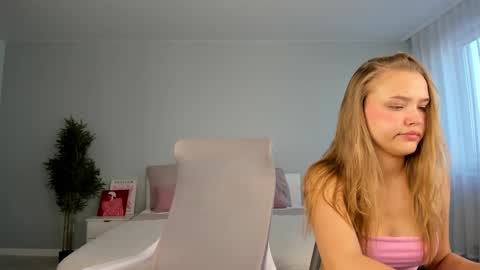 Snapshot of bab_boom chatting on October 18, 2025, 12:57 am Monica online show from October 18, 2025, 12:57 am