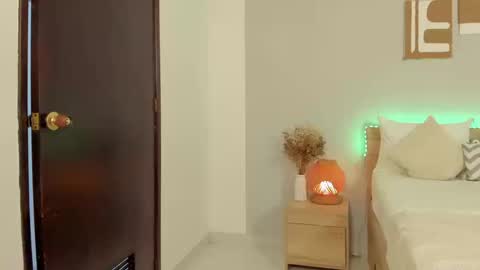 itzell  online show from March 17, 2026, 12:37 am