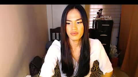 Snapshot of baby_fu chatting on October 25, 2025, 9:42 pm Nathalia online show from October 25, 2025, 9:42 pm