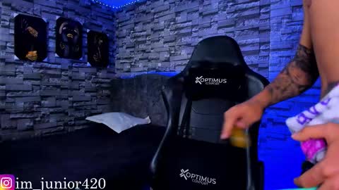 Junior       Independent Model online show from September 22, 2025, 6:15 am